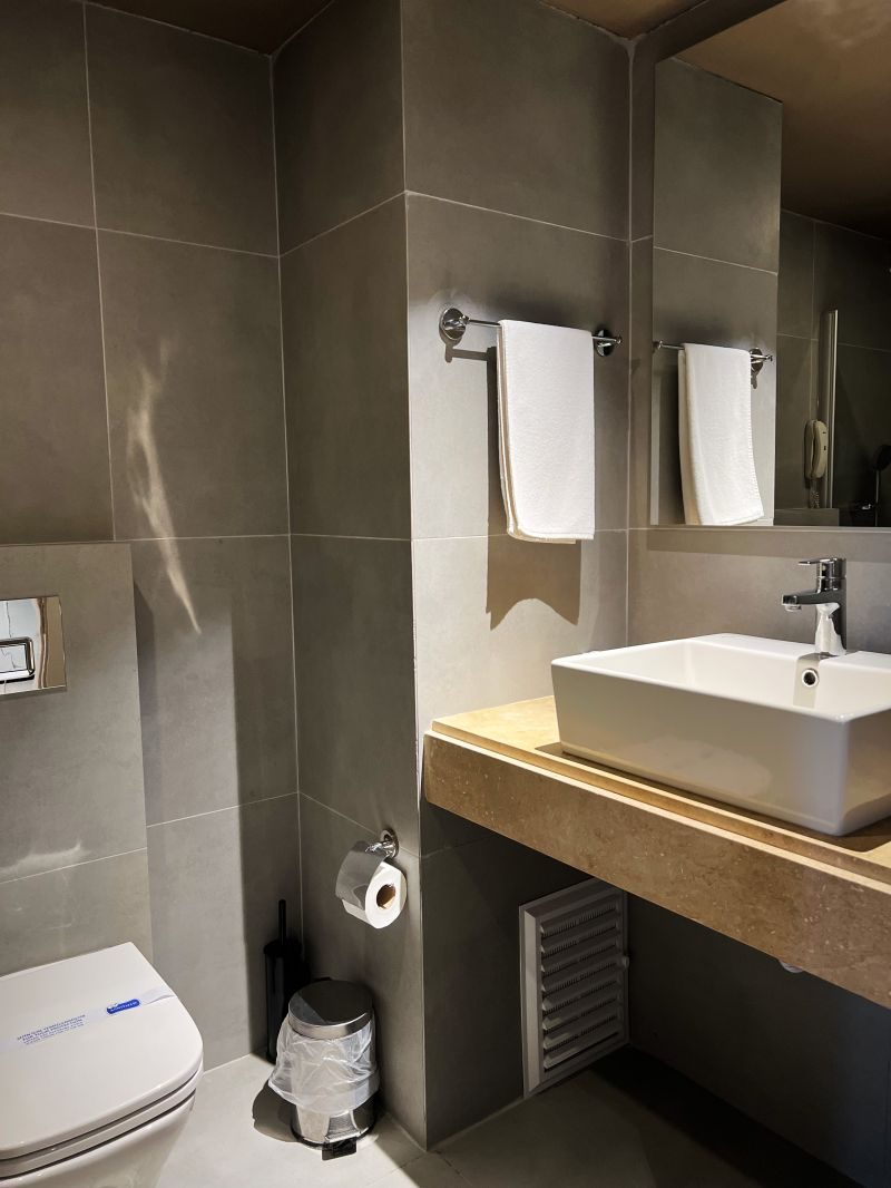 DELUXE ODA WC FARKLI AÇI